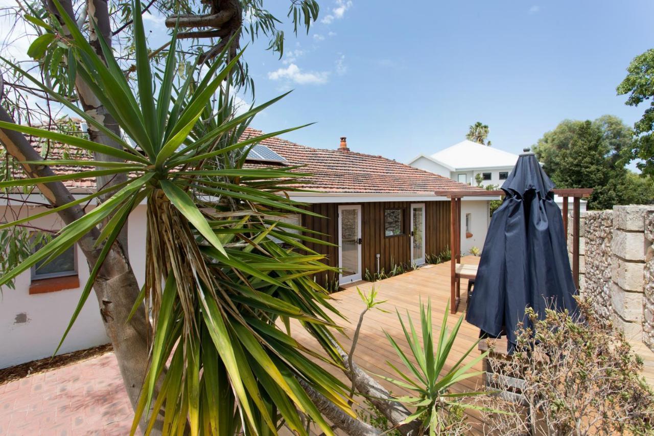 Dingo At White Gum Lodge Fremantle Exterior photo